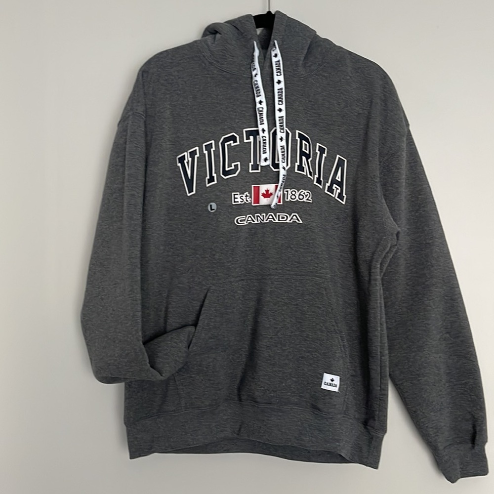 NWT TEEPEE Canada Spell Out Pullover Hooded Sweatshirt Mens Sz L